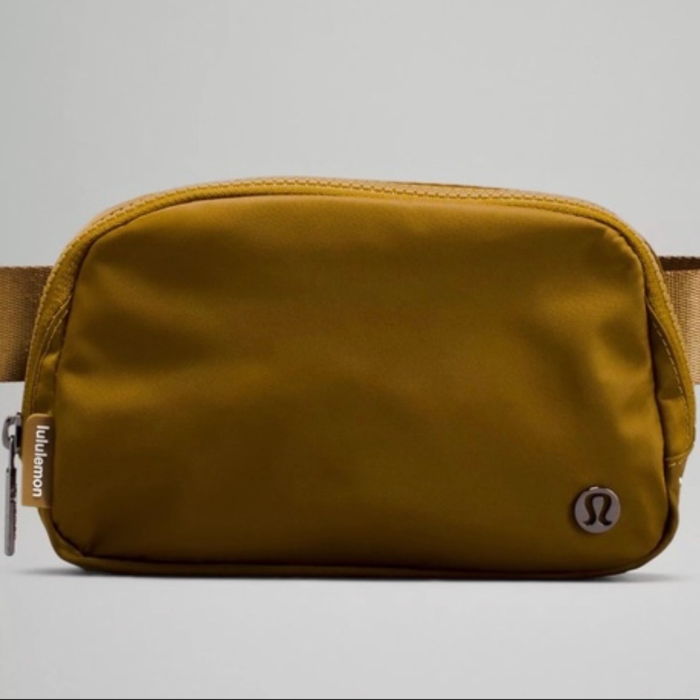 ✨Everywhere Belt Bag✨ NWT
Color: Burnt Caramel